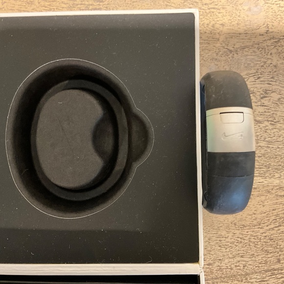 Nike + FuelBand Bracelet Watch Small - Picture 4 of 4